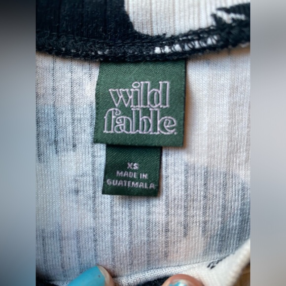 Target brand cropped shirt with butterflies - Picture 3 of 3